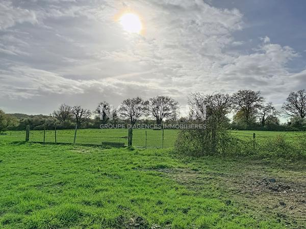 Maison longère de plain-pied au calme ? combles aménageables et dépendances - Secteur de Querré