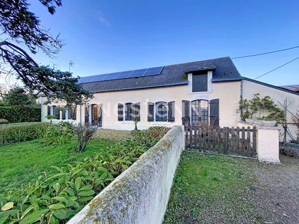 Maison longère de plain-pied au calme ? combles aménageables et dépendances - Secteur de Querré