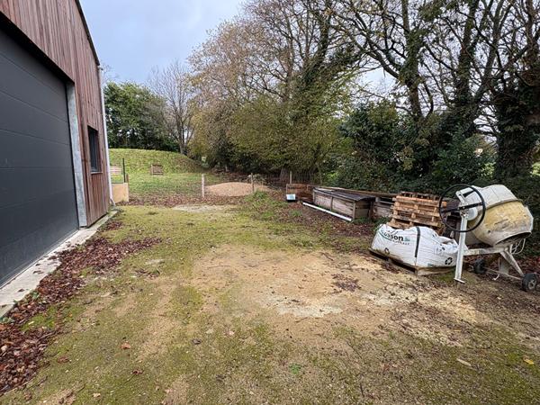 A LOUER - Local d'activité - 150 m2 - Le Cours