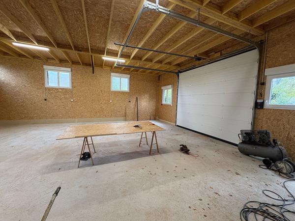 A LOUER - Local d'activité - 150 m2 - Le Cours