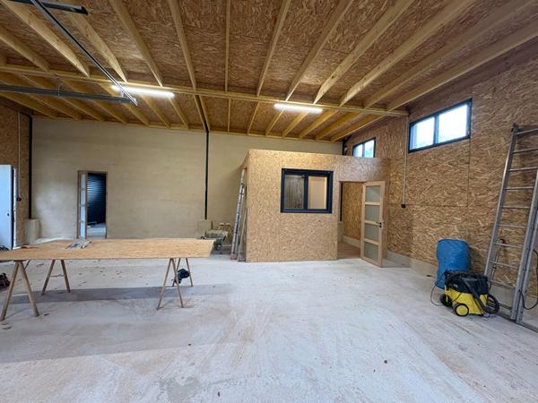 A LOUER - Local d'activité - 150 m2 - Le Cours