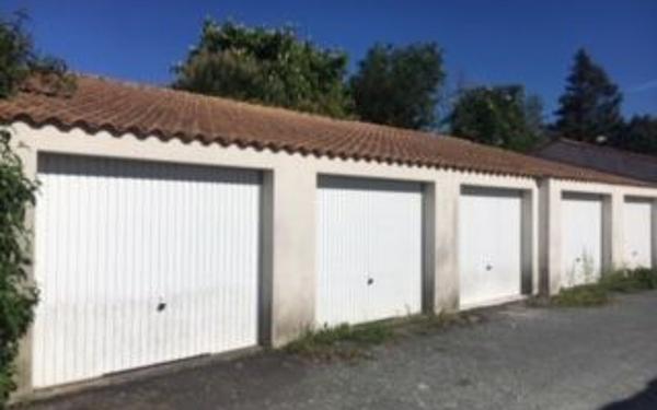 Stationnement à louer    18 m2 Rochefort