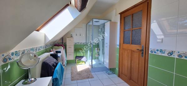 Superbe propriete de caractere, maison familiale offrant 5 chambres et un agreable terrain arbore