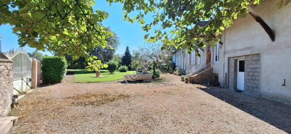 Superbe propriete de caractere, maison familiale offrant 5 chambres et un agreable terrain arbore