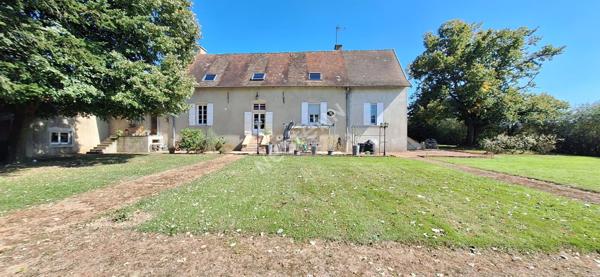 Superbe propriete de caractere, maison familiale offrant 5 chambres et un agreable terrain arbore