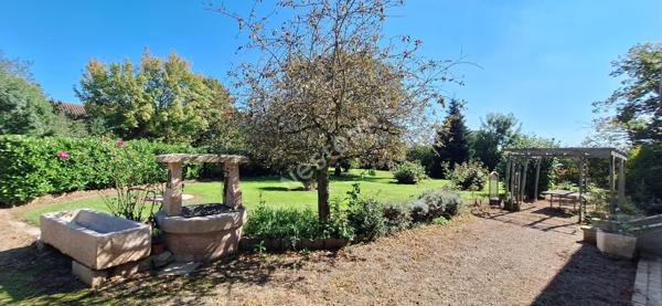 Superbe propriete de caractere, maison familiale offrant 5 chambres et un agreable terrain arbore