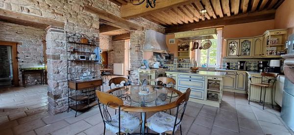 Superbe propriete de caractere, maison familiale offrant 5 chambres et un agreable terrain arbore