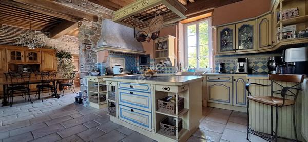 Superbe propriete de caractere, maison familiale offrant 5 chambres et un agreable terrain arbore