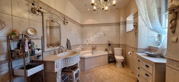 Superbe propriete de caractere, maison familiale offrant 5 chambres et un agreable terrain arbore