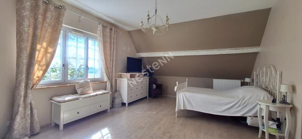 Superbe propriete de caractere, maison familiale offrant 5 chambres et un agreable terrain arbore