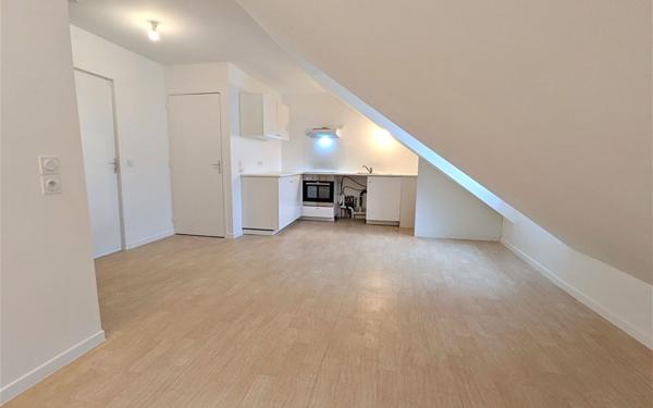 Appartement à louer    2 pièces • 26,50 m2 Ballainvilliers
