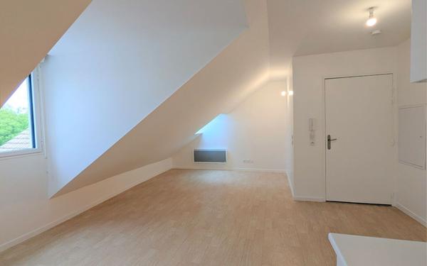 Appartement à louer    2 pièces • 26,50 m2 Ballainvilliers