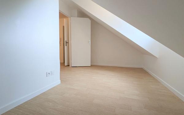 Appartement à louer    2 pièces • 26,50 m2 Ballainvilliers