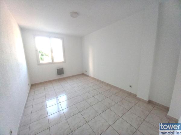 Appartement
                                                                                                                                                                                                                                                                                                                        4 pièce(s)                                                                                                                                                                                                          3 chambre(s)                                                                                                                                                                                                          90  m²