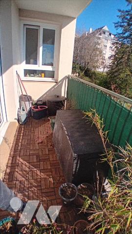 LE MANS, quartier MALPALU, T2 avec ascenseur, balcon, parking et cave.
