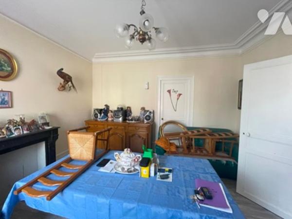 UNE MAISON A USAGE D'HABITATION