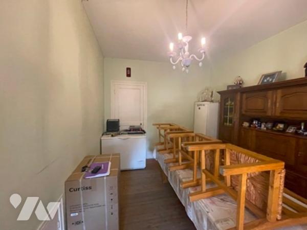 UNE MAISON A USAGE D'HABITATION