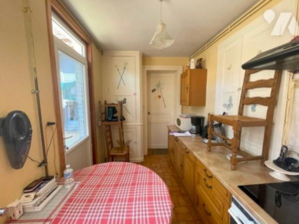 UNE MAISON A USAGE D'HABITATION