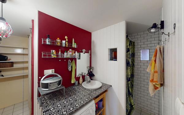 Immeuble à vendre    8 pièces • 201 m2 Essert