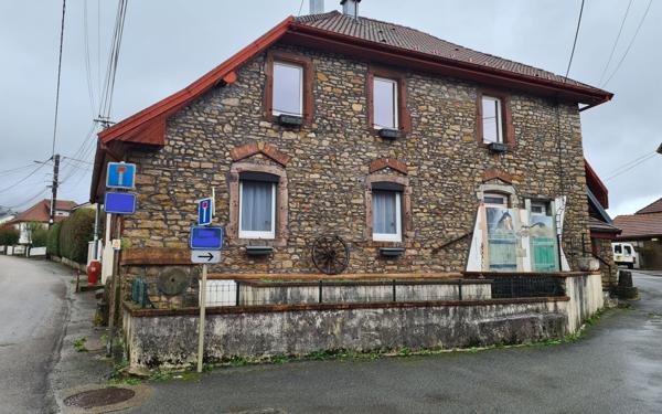 Immeuble à vendre    8 pièces • 201 m2 Essert