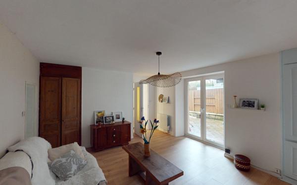 Immeuble à vendre    8 pièces • 201 m2 Essert