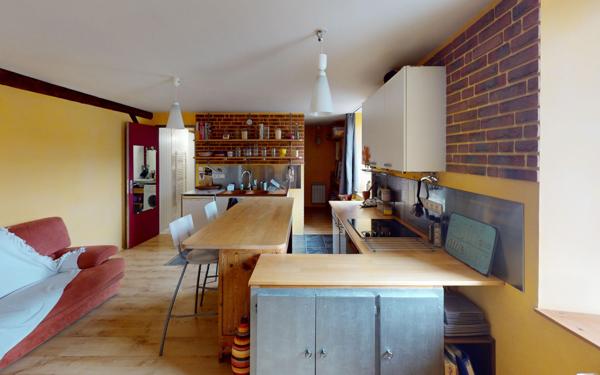 Immeuble à vendre    8 pièces • 201 m2 Essert