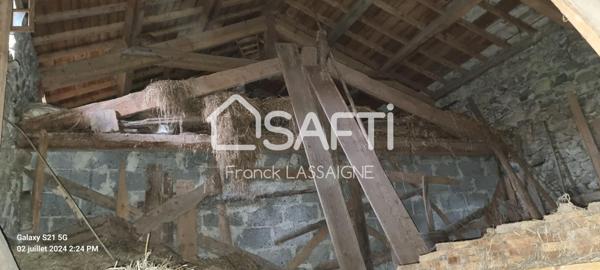 Ancien Corps de Ferme en pierres avec grange