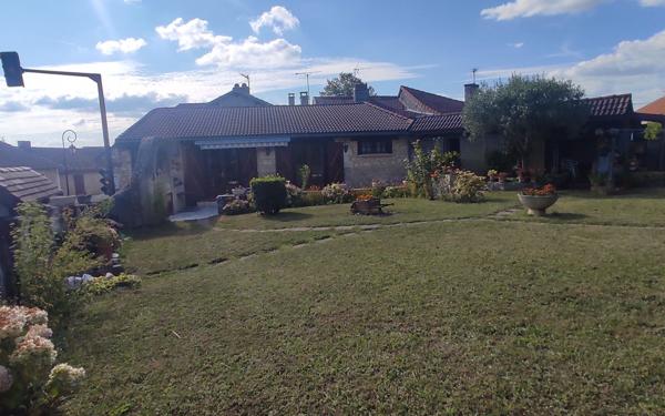 Maison à vendre    6 pièces •  Mensignac