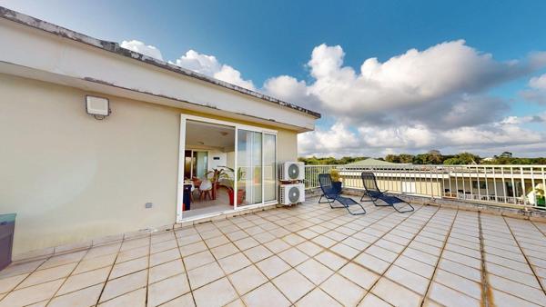 Appartement toit-terrasse T4, vue dégagée.