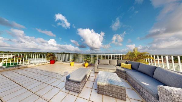 Appartement toit-terrasse T4, vue dégagée.