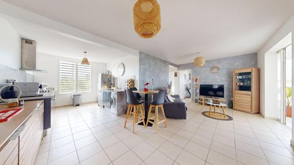 Appartement toit-terrasse T4, vue dégagée.