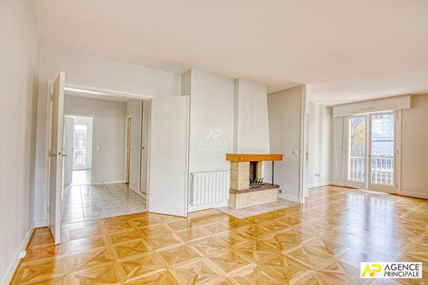 Versailles Avenue de Paris Appartement 4 P 90 m² carrez avec balcon, ascenseur et parking €695 000 ** - Référence 25945