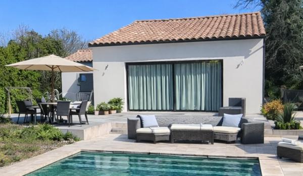 Arpaillargues-et-Aureillac (30700) Villa contemporaine parfait état