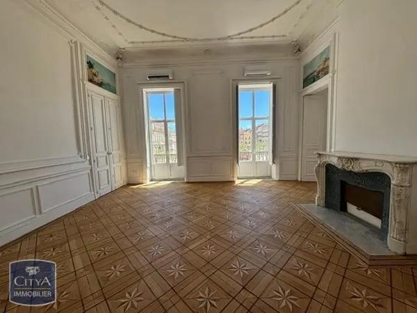 Appartement à louer 4 pièces 179.46m² Sète (34200)