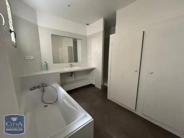 Appartement à louer 4 pièces 179.46m² Sète (34200)