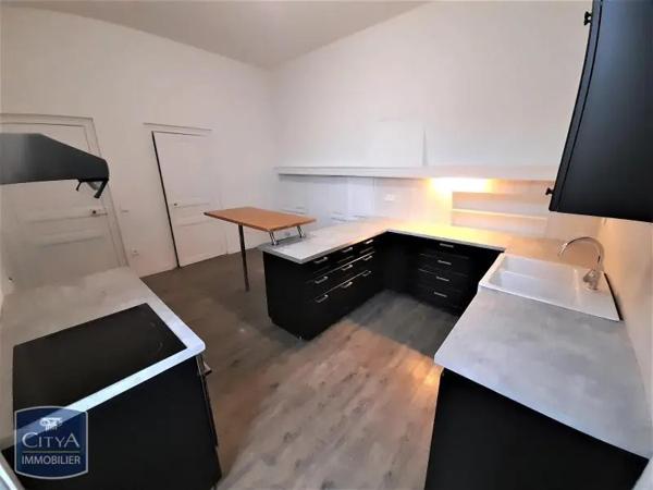 Appartement à louer 4 pièces 179.46m² Sète (34200)