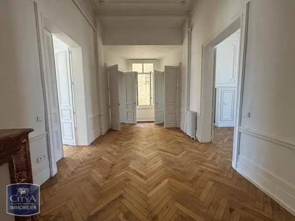 Appartement à louer 4 pièces 179.46m² Sète (34200)