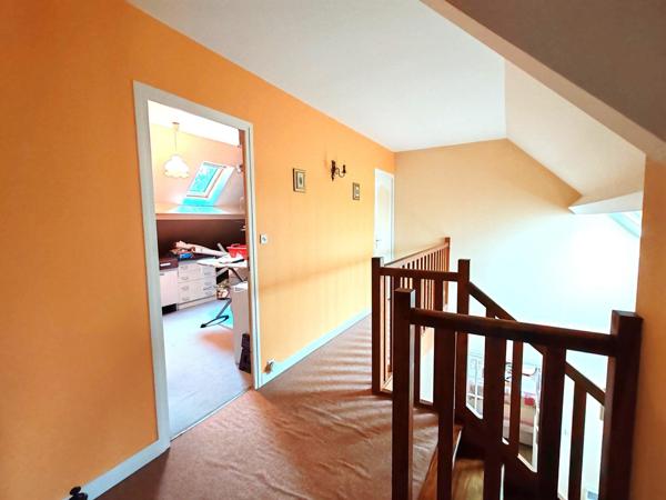 Inédit ! Maison traditionnelle 6 chambres, son double garage...et ses 3980m² terrain au coeur de Baugé !