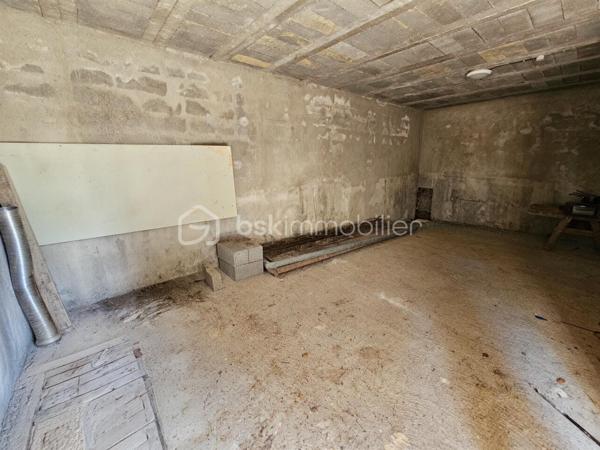 VALERIE LARRIER vous propose dans la station du Seignus, ce charmant studio avec coin montagne vous séduira par son environnement paisible.

L'appartement comprend :

* Une pièce de vie ouvrant sur le balcon ;
* Un coin montagne avec 2 lits superposés ;
* Une kitchenette ;
* Une salle d'eau et WC.

Pour plus de confort, le bien dispose également d'un **CASIER A SKIS** ainsi que la jouissance d'un **LOCAL A VELOS COMMUN**.
De nombreuses places de stationnement sont disponibles au pied de la résidence.
Un pied-à-terre idéal pour profiter des plaisirs de la montagne, été comme hiver, ou réaliser un investissement locatif.

À découvrir sans tarder !