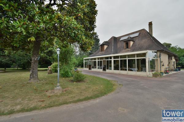 Maison
                                                                                                                                                                                                                                                                                                                        6 pièce(s)                                                                                                                                                                                                          4 chambre(s)                                                                                                                                                                                                          255  m²