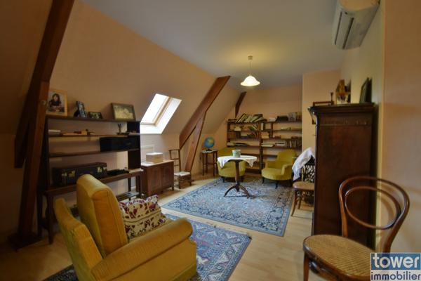 Maison
                                                                                                                                                                                                                                                                                                                        6 pièce(s)                                                                                                                                                                                                          4 chambre(s)                                                                                                                                                                                                          255  m²