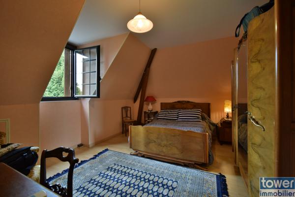 Maison
                                                                                                                                                                                                                                                                                                                        6 pièce(s)                                                                                                                                                                                                          4 chambre(s)                                                                                                                                                                                                          255  m²