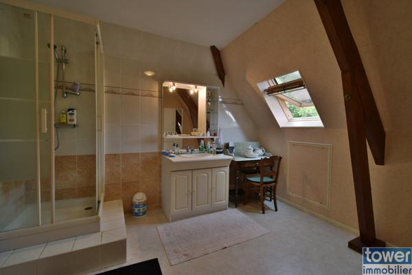Maison
                                                                                                                                                                                                                                                                                                                        6 pièce(s)                                                                                                                                                                                                          4 chambre(s)                                                                                                                                                                                                          255  m²