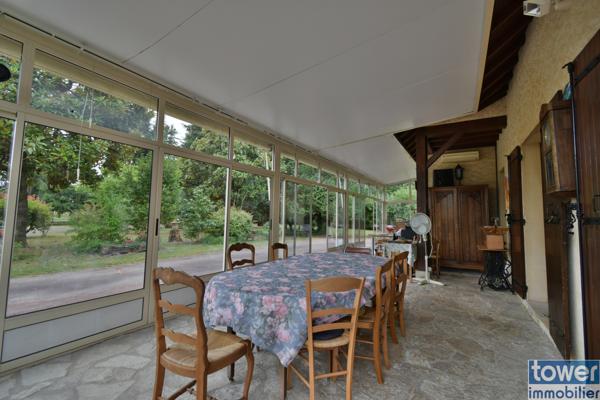 Maison
                                                                                                                                                                                                                                                                                                                        6 pièce(s)                                                                                                                                                                                                          4 chambre(s)                                                                                                                                                                                                          255  m²
