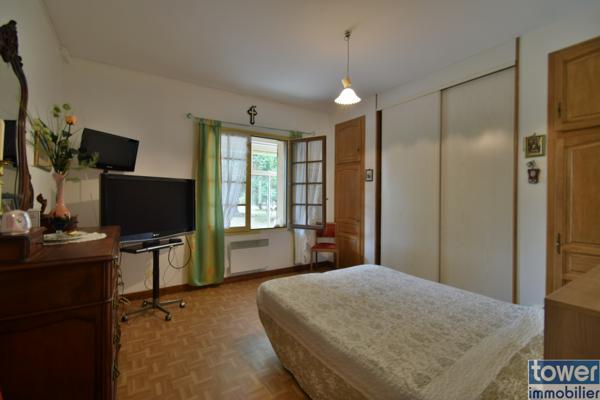 Maison
                                                                                                                                                                                                                                                                                                                        6 pièce(s)                                                                                                                                                                                                          4 chambre(s)                                                                                                                                                                                                          255  m²