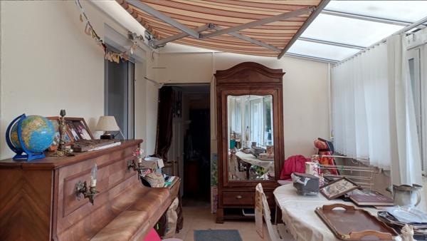 A vendre maison 70m², 2 chambres, un bureau, garages, terrain dans quartier résidentiel de 678 m²