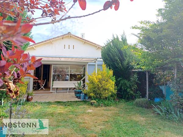 A vendre maison 70m², 2 chambres, un bureau, garages, terrain dans quartier résidentiel de 678 m²