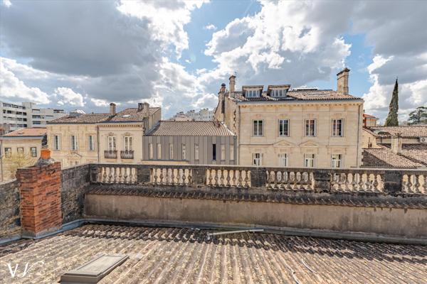 JARDIN PUBLIC - SUPERBE HOTEL PARTICULIER A RENOVER