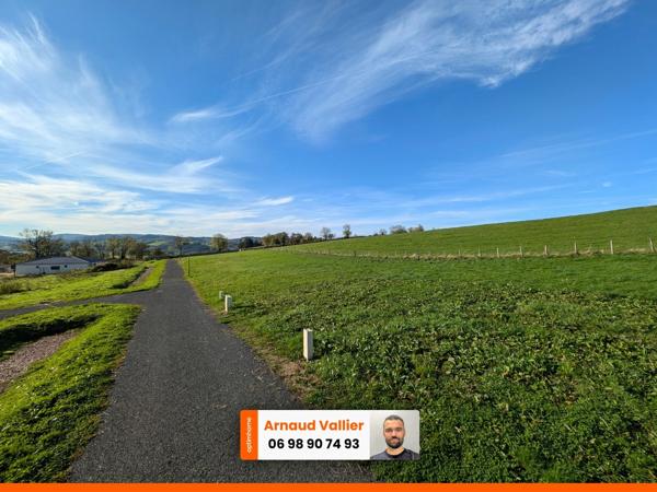 Terrain constructible et viabilisé de 796 m² à SAINT MARTIN D'ESTREAUX (42)