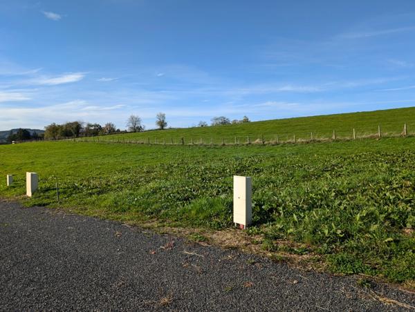 Terrain constructible et viabilisé de 796 m² à SAINT MARTIN D'ESTREAUX (42)